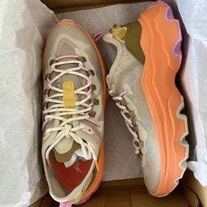 Brand New Multiple colored Sorel shoes!